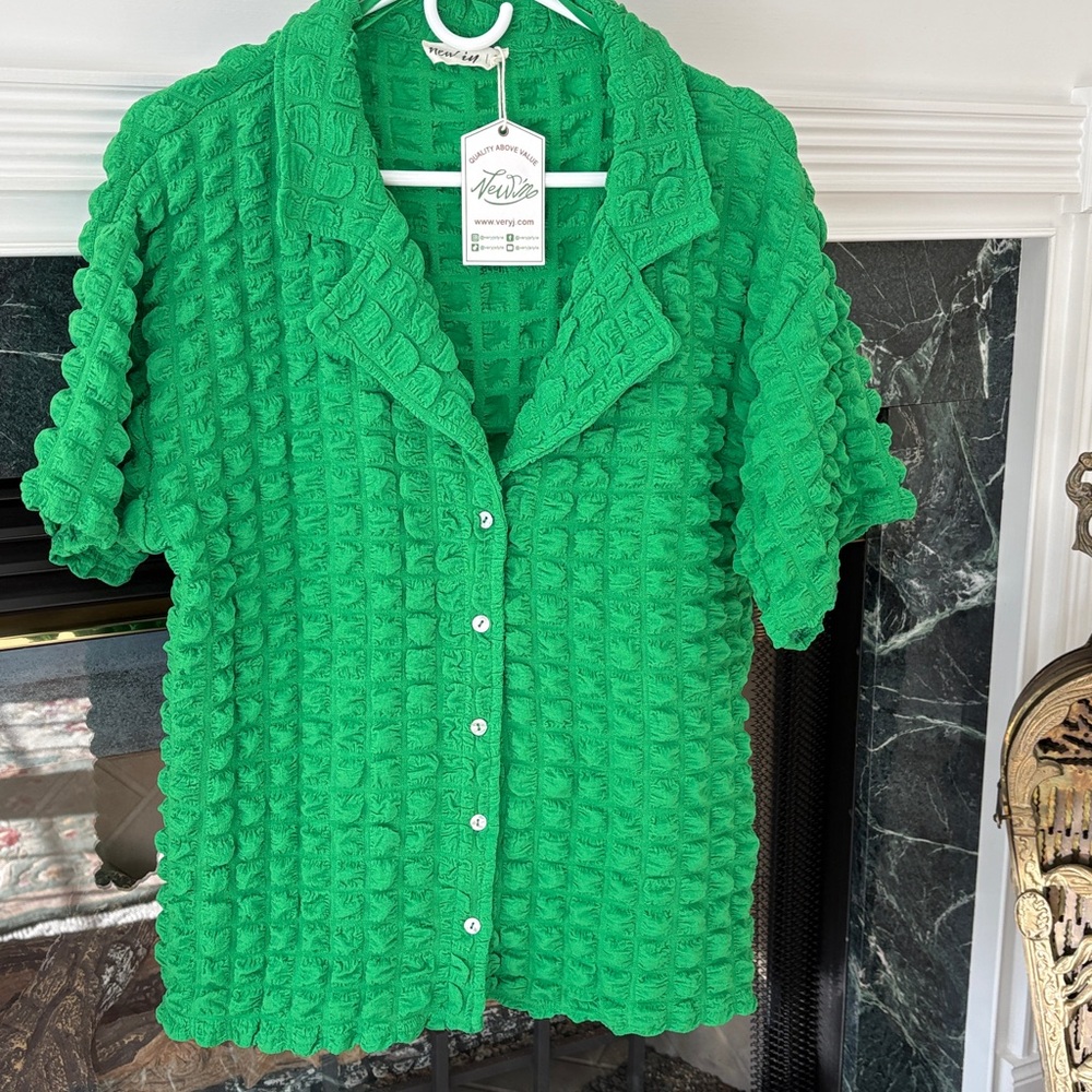Women’s Kelly Green Quilted Puffy 3-D Button Front Top